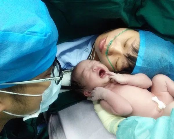 嘉兴首例有家属陪同的剖宫产术在悦程顺利进行