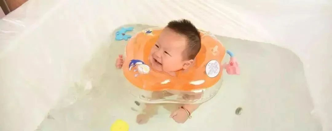 婴儿洗浴